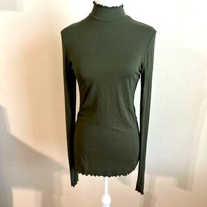 Gap turtleneck sweater. Size M, Tall.